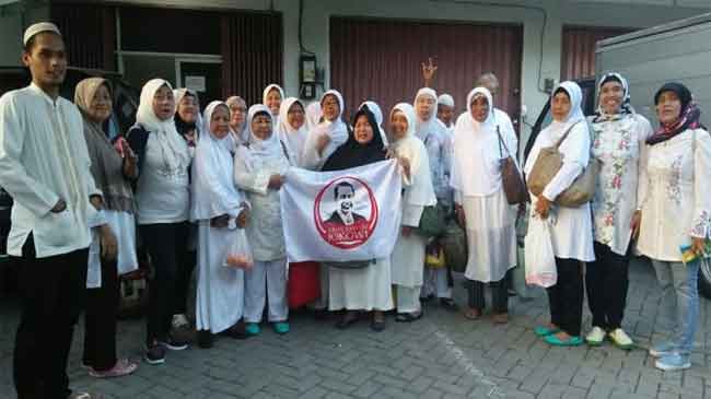 Relawan Jokowi Ziarah ke Makam Syekh Maulana Yusuf Banten